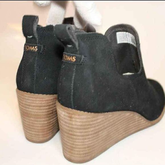 NEW TOMS Kallie Wedge Womens Black Suede Cutout Ankle Boot Size 9 - Picture 4 of 9